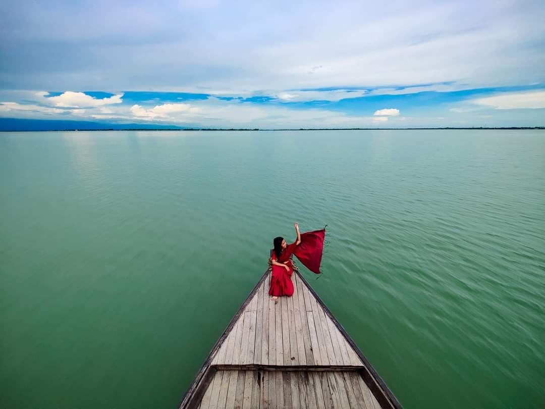 বর্ষা – Serenity of rain and boat
